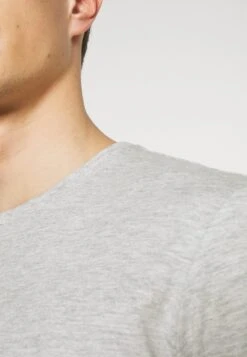 Pier One 3 Pack - T-Shirt Basic - Black/Grey/Bordeaux -Pier One cf2bf76acaa04ce7a9f485db3954ff6b scaled