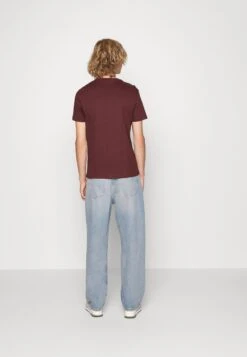 Pier One 5 Pack - T-Shirt Basic - Bordeaux/Light Grey/Brown -Pier One d55cab10d6ca40b0b3ad8037a2f594fd scaled