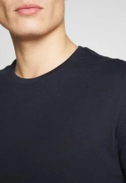 Pier One 2 Pack - T-Shirt Basic - White/Dark Blue -Pier One de6827f8d2cf4a2c856d09a9d7f8109d scaled