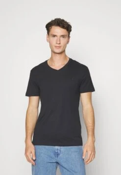 Pier One V Neck Bird Tonal 3 Pack - T-Shirt Basic - Light Brown/White/Dark Blue -Pier One e08d0778ecd941aa94fa4e322df34f7c scaled