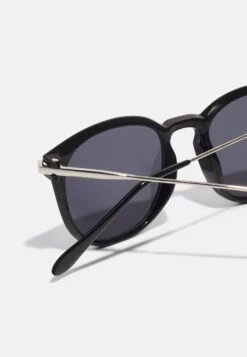 Pier One Zonnebril - Black -Pier One e1238979fc144555bfd451a98b4e6bbf scaled