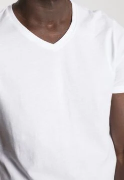 Pier One 3 Pack- T-Shirt Basic - White/Black/Light Grey -Pier One e59fd4a773ff4e2da1f149bee48df656 scaled