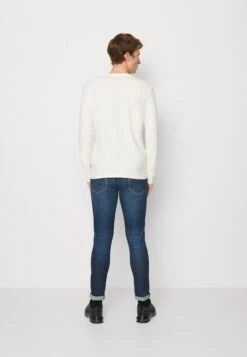Pier One Longsleeve - Mottled Dark Blue/Light Brown/Off-White -Pier One e66b696d5b5c464cbac8e4c317b9a7d5 scaled