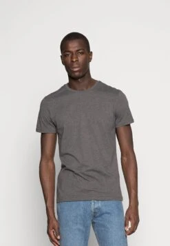 Pier One 3 Pack - T-Shirt Basic - Black/Grey/Green 11 Pier One 3 Pack - T-Shirt Basic - Black/Grey/Green -Pier One ee89d58fc61140e19ce307b0b3b5e4cf scaled