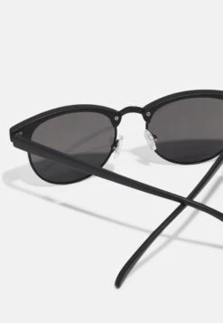 Pier One Unisex - Zonnebril -Black -Pier One f41786acb4f54644b6e1caf49d70a762 scaled