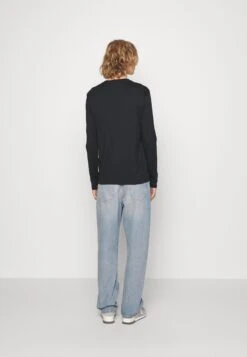 Pier One 5 Pack - Longsleeve - White/Dark Blue/Black -Pier One f535302a43fa4b80a1a3b6c44bddcdfe scaled